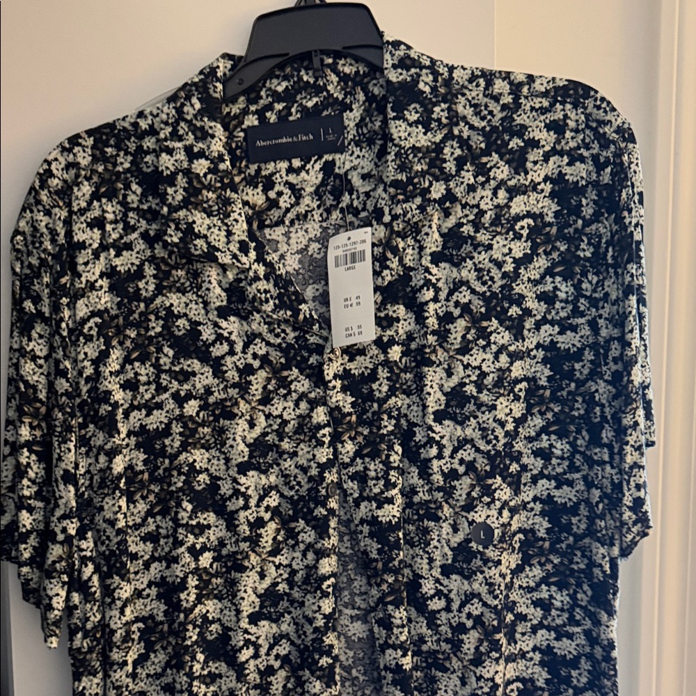 Abercrombie & Fitch Black and White Floral Button Down Shirt